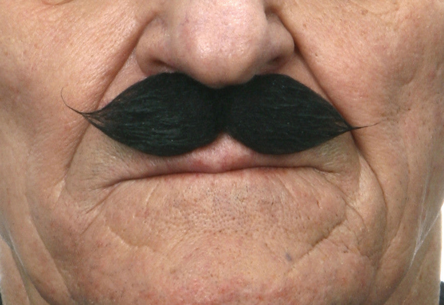 Bigote Moreno con Puntas